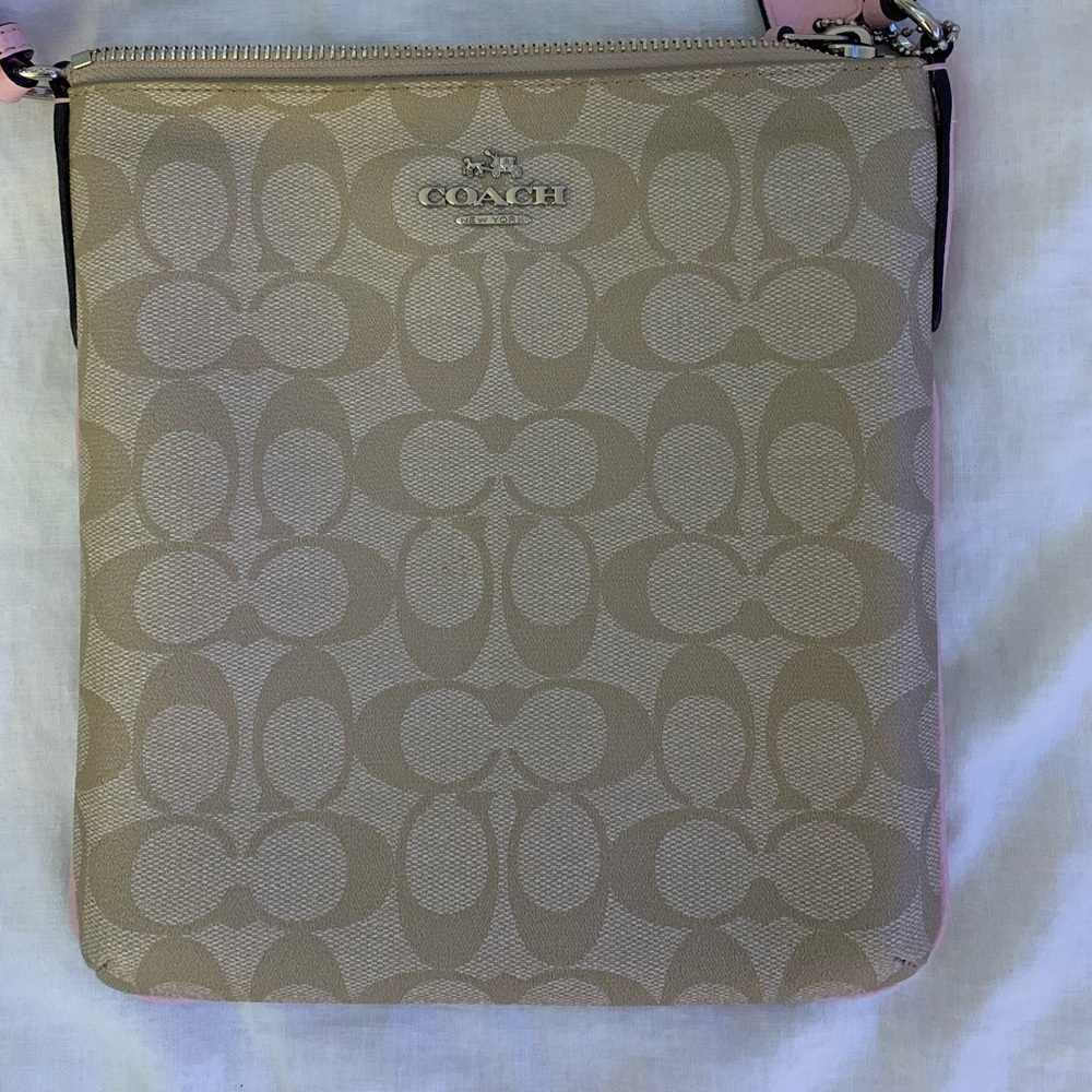 Coach purse with light pink strap. Barely Used. Great condition.